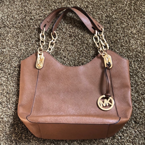 Michael Kors Handbags - Tan Michael Kors bag with gold chain